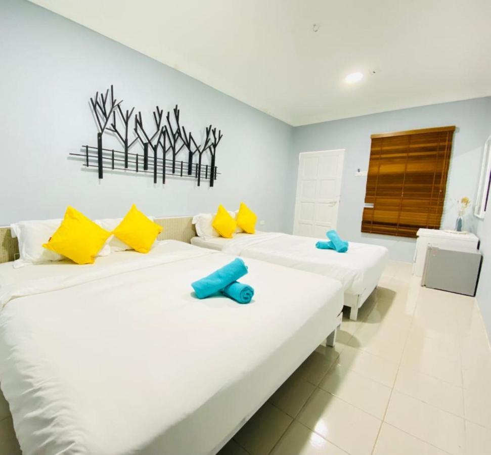 Fat Mermaid Guesthouse Pantai Cenang  Exteriör bild